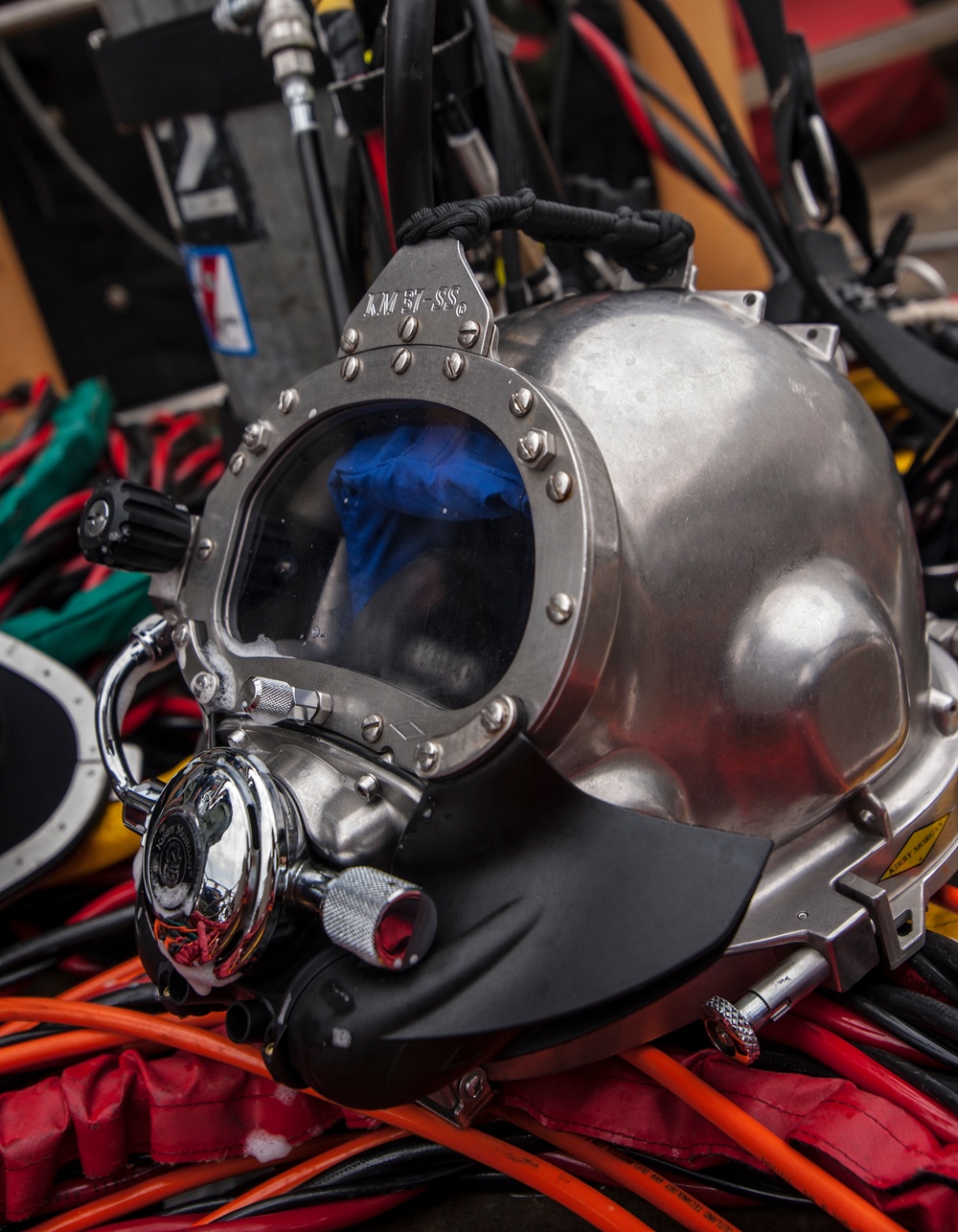 Coast Guard Divers perform service's first decompression dive
