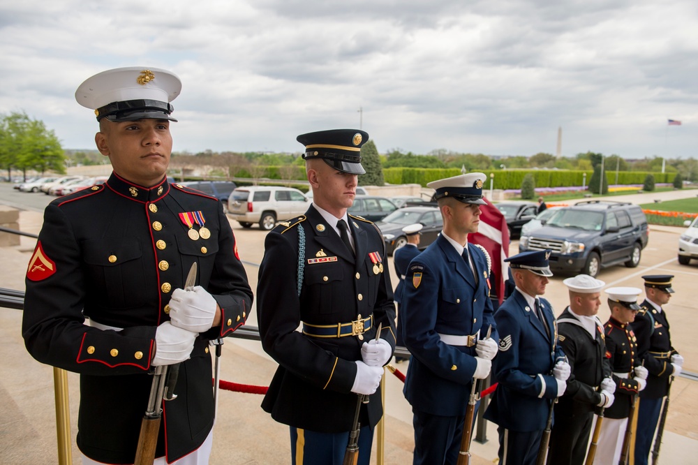 DSD hosts Latvia's MoD
