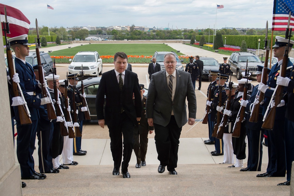 DSD hosts Latvia's MoD