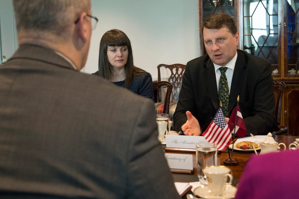 DSD hosts Latvia's MoD