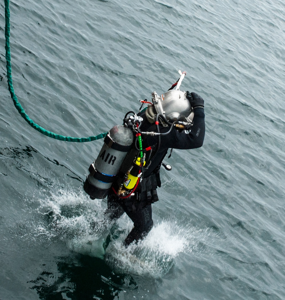 Coast Guard divers perform service's first decompression dive
