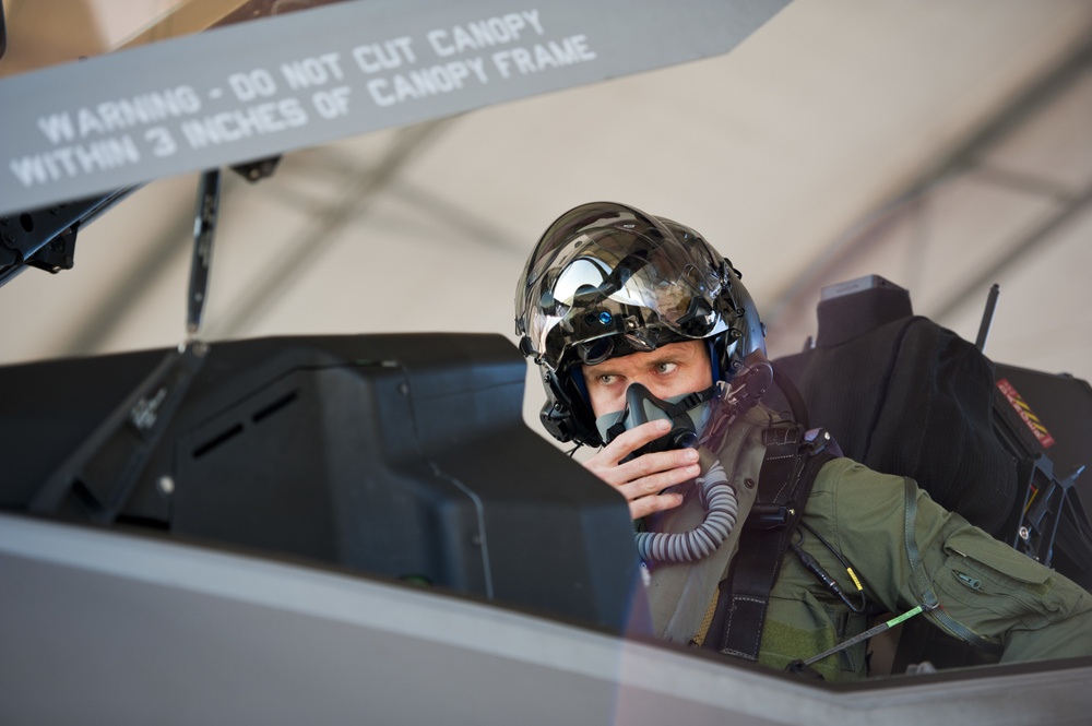 First Australian F-35 pilot completes training