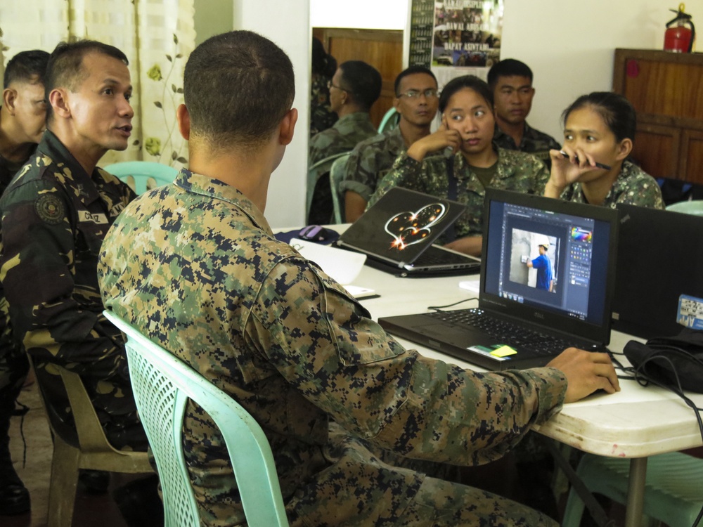 Philippine, U.S. service members exchange expertise in graphic design