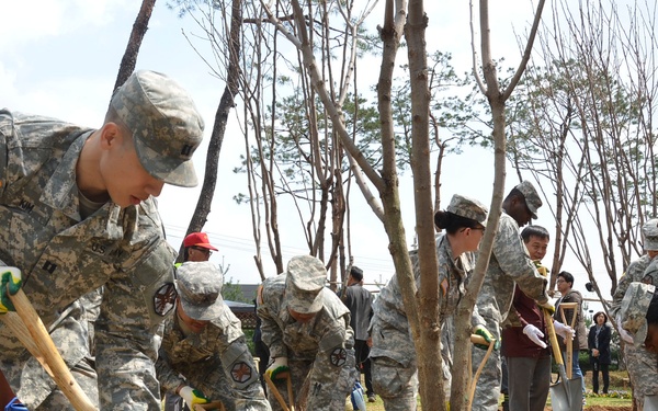 Area II Soldiers plant seeds of alliance