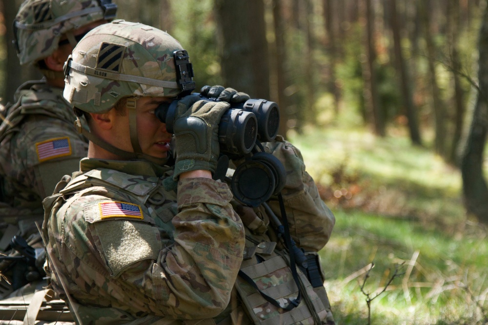 US Soldiers work with Polish snipers