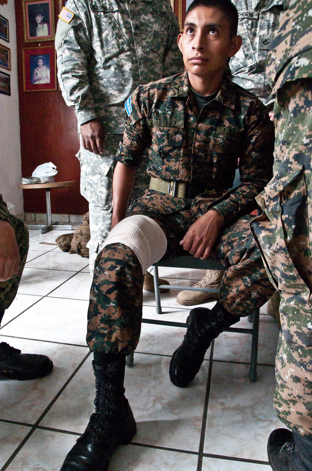 Salvadoran soldier learns first aid