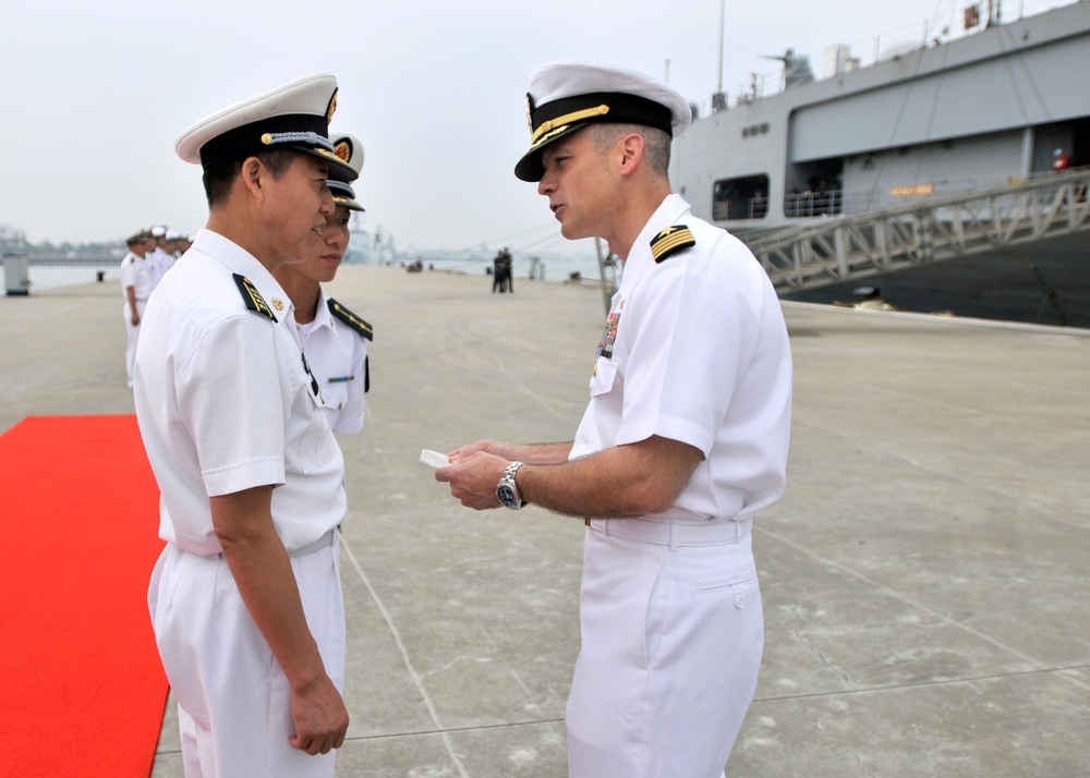 USS Blue Ridge port visit to Zhanjiang, China