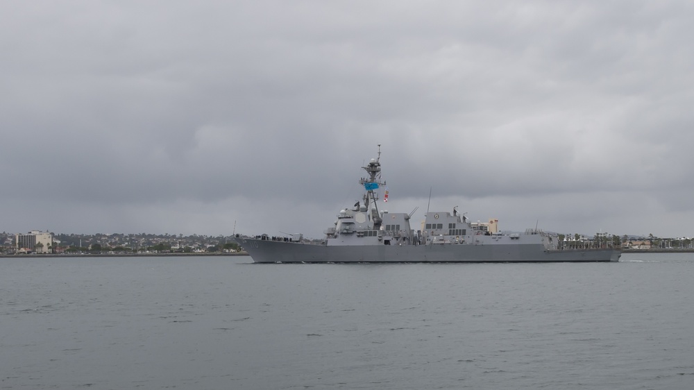 Arleigh Burke-class Destroyer USS William P. Lawrence (DDG 110) transit