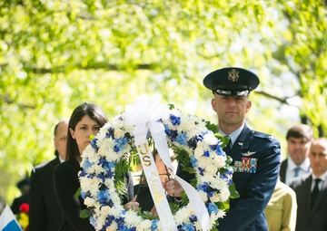 Wreath-laying at Spirit of the Elbe in Arlington National Cemetery