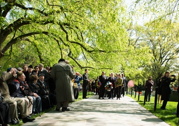 Wreath-laying at Spirit of the Elbe in Arlington National Cemetery