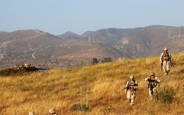15th MEU Marines execute amphibious assault