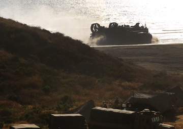 15th MEU Marines execute amphibious assault