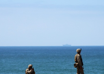 15th MEU Marines execute amphibious assault