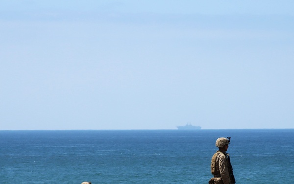 15th MEU Marines execute amphibious assault