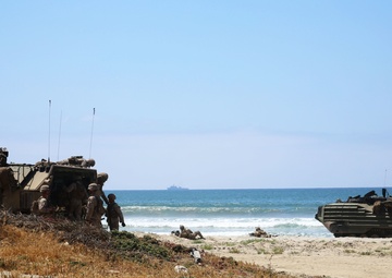 15th MEU Marines execute amphibious assault