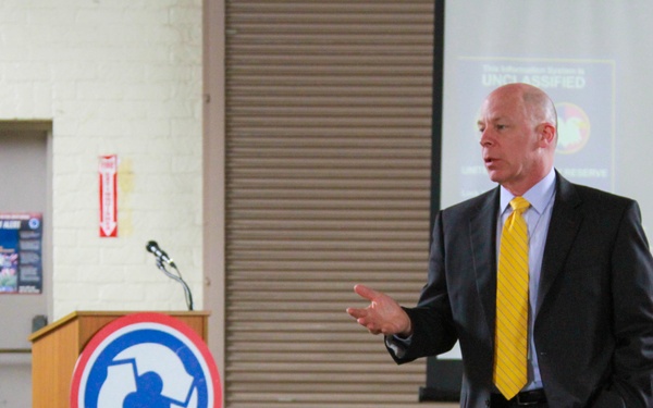 USAR CXO visits 311th civilian staff