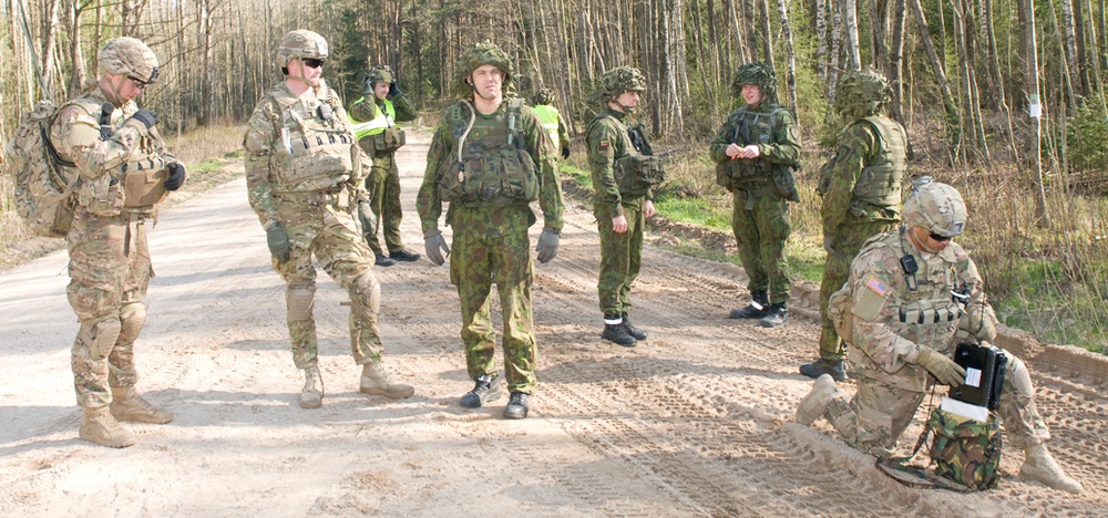 US and Lithuanian forces share battlefield tactics