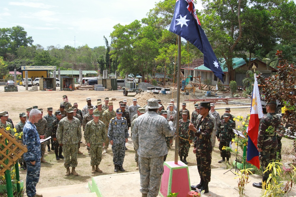 Service members commemorate ANZAC Day during Balikatan 2015