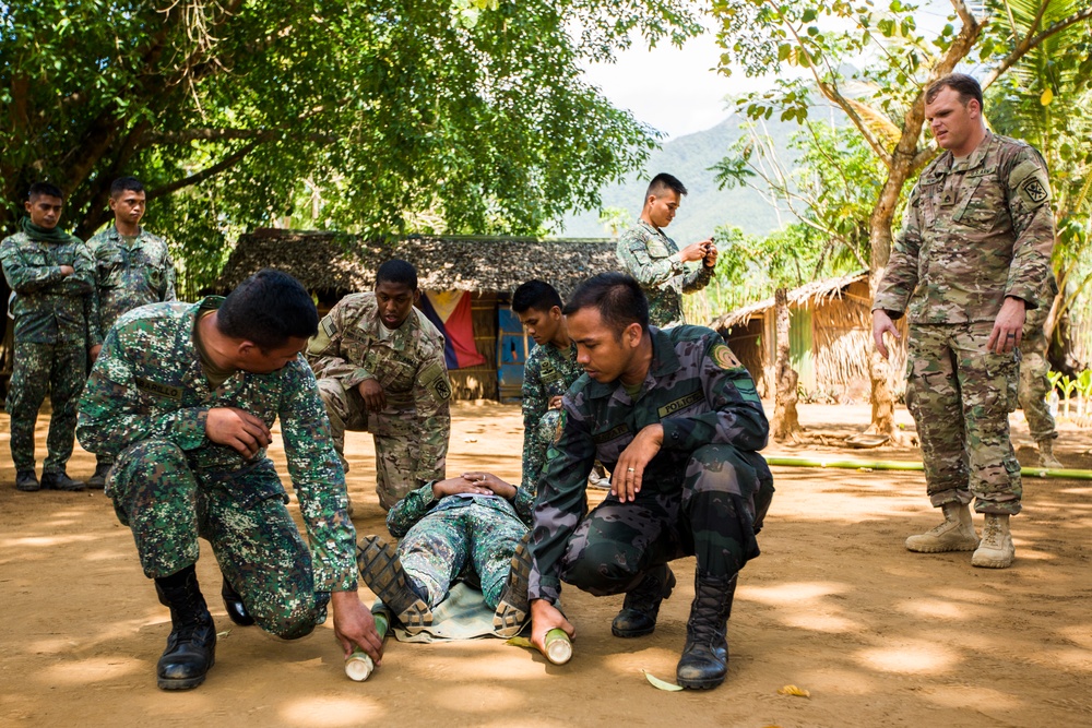 Philippine and U.S. Forces conduct Combat Casualty training