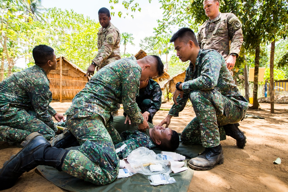 Philippine and U.S. Forces conduct Combat Casualty training