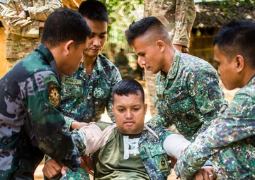 Philippine and U.S. Forces conduct Combat Casualty training