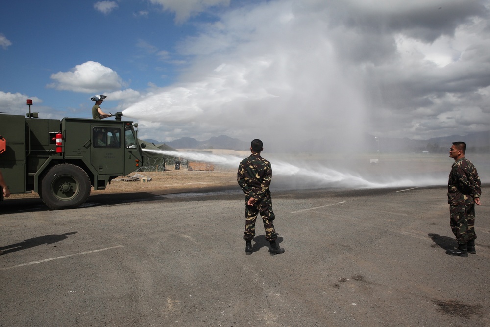 Philippine Air Force and US Forces conduct a variety of training during Balikatan 2015