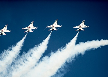 Thunderbirds perform in the Sun 'n Fun Fly-In and Expo Air Show