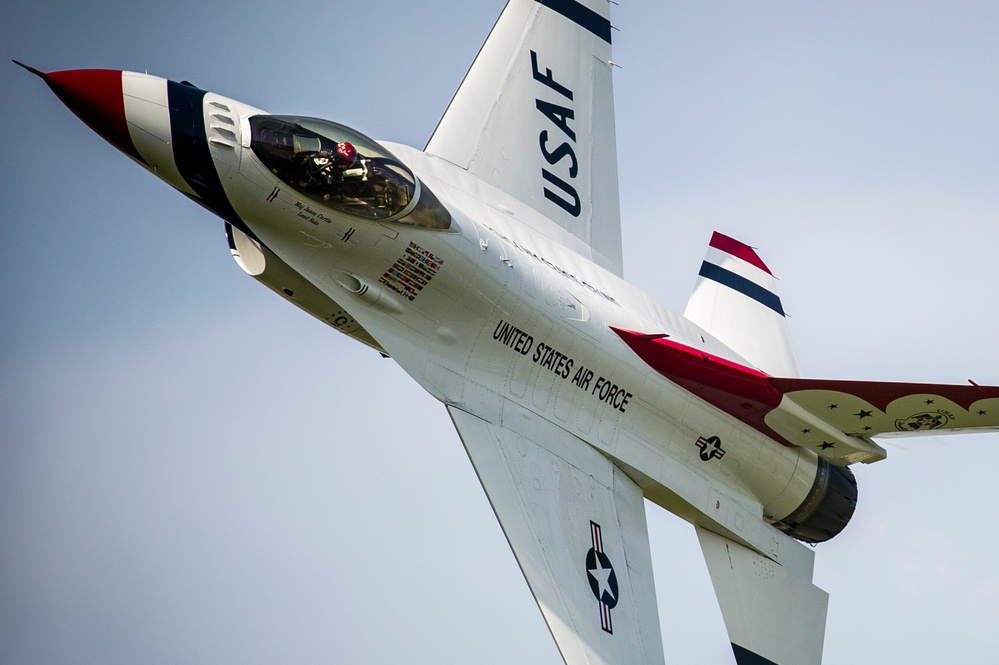 Thunderbirds perform in the Sun 'n Fun Fly-In and Expo Air Show