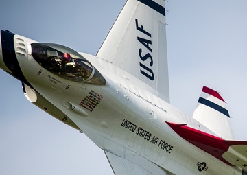 Thunderbirds perform in the Sun 'n Fun Fly-In and Expo Air Show