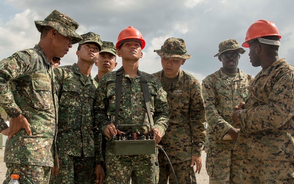 Philippine, U.S. Marines develop logistical prowess