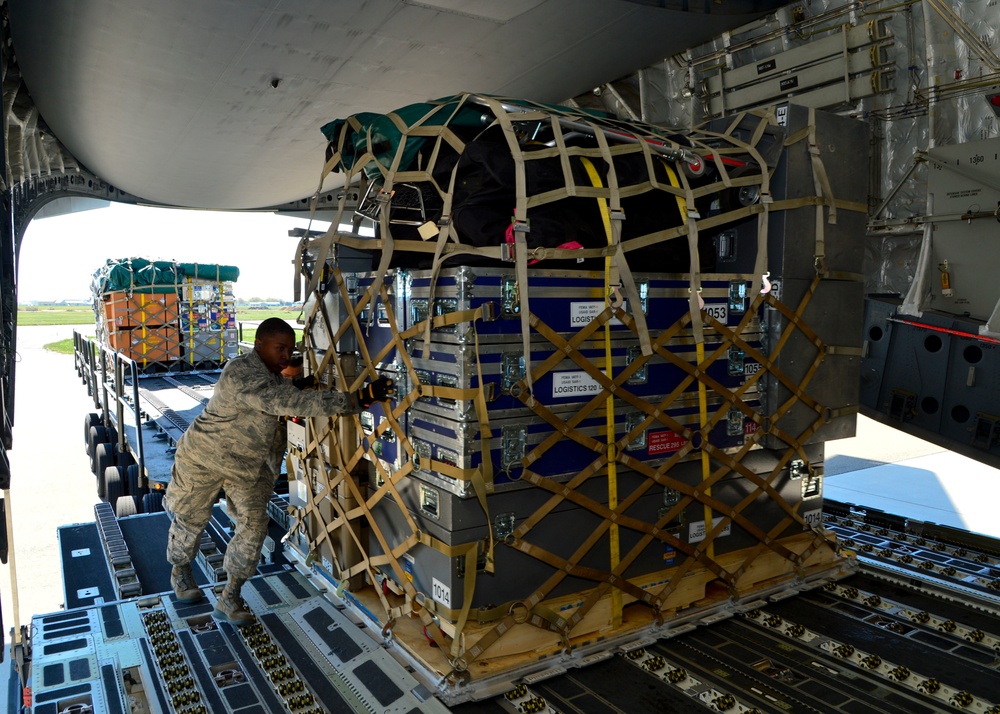 Nepal earthquake relief effort gets needed supplies from US Air Force