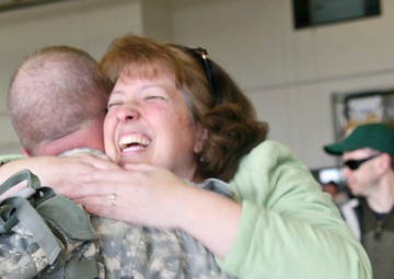 34th Combat Aviation Brigade Soldiers return to Minnesota