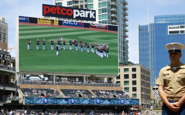 Padres hold appreciation ceremony for military members