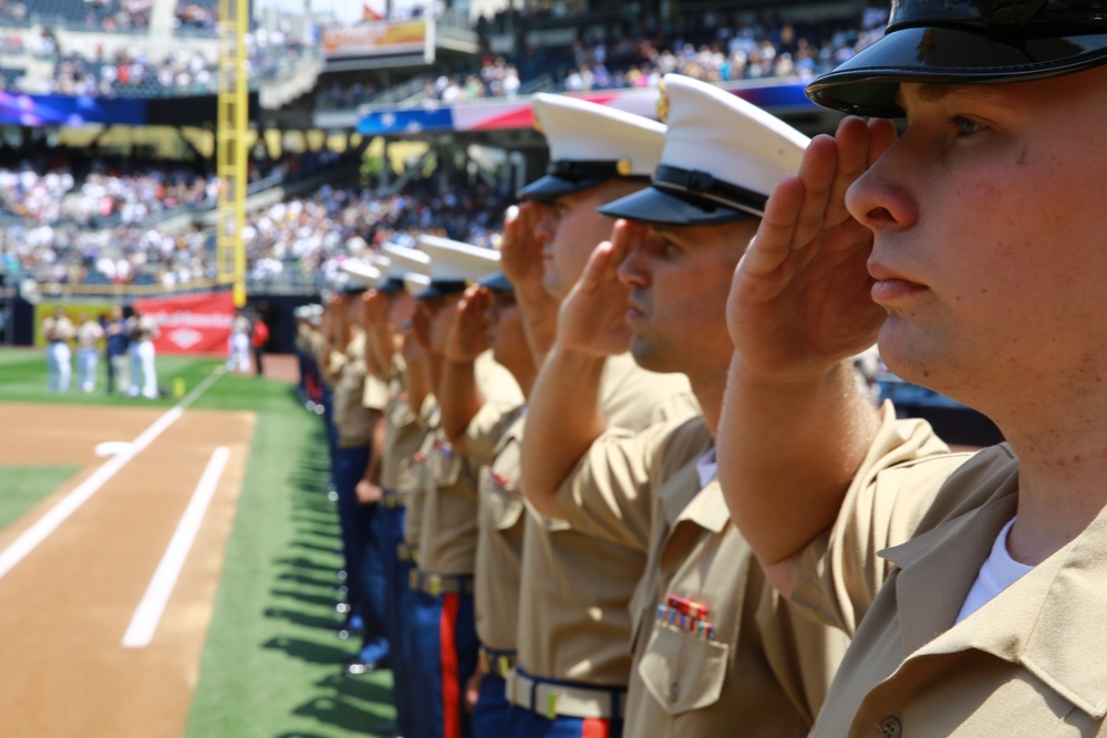 Padres hold appreciation ceremony for military members