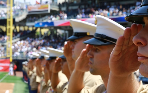 Padres hold appreciation ceremony for military members