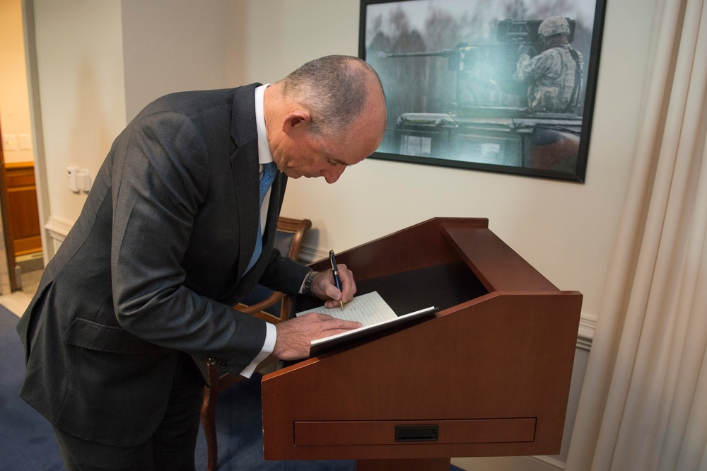 DSD meets with Australian Assistant MoD