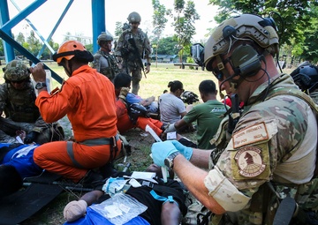 US, Philippine Airmen train to rescue comrades