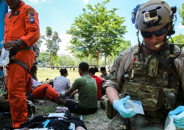 US, Philippine Airmen train to rescue comrades