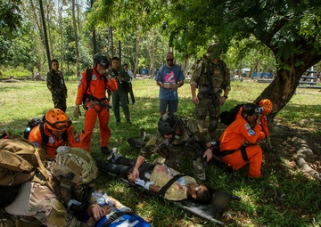 US, Philippine Airmen train to rescue comrades