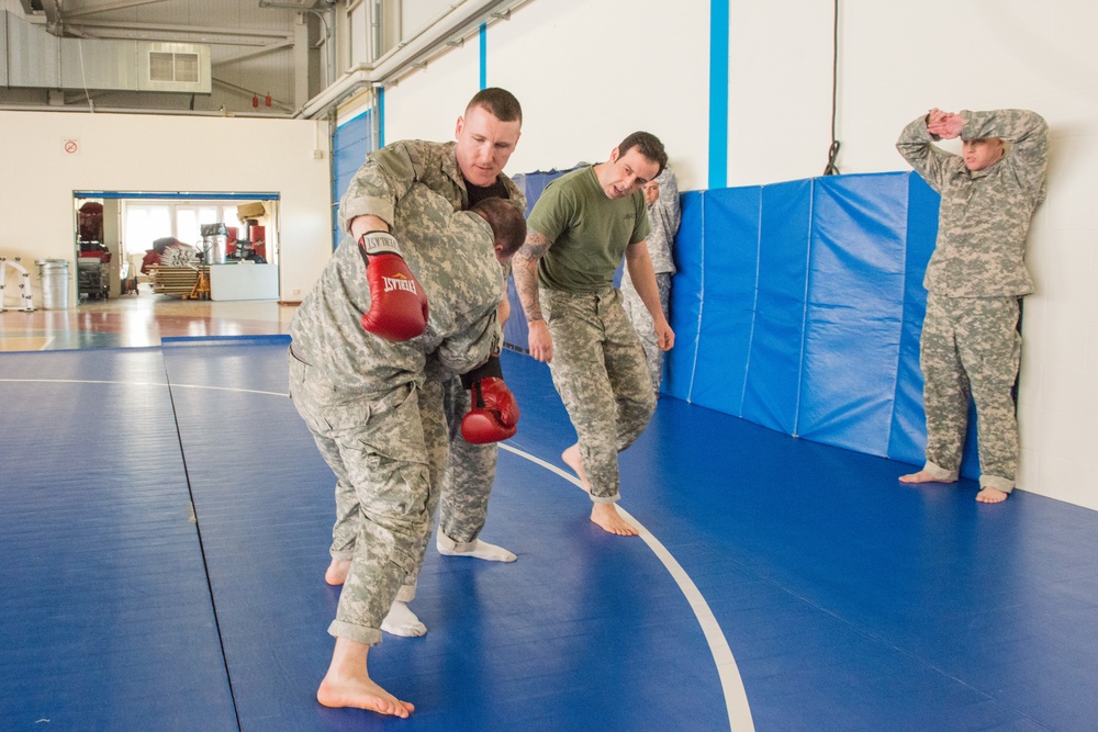Clinch Drill Basic Combatives Level I, option 3