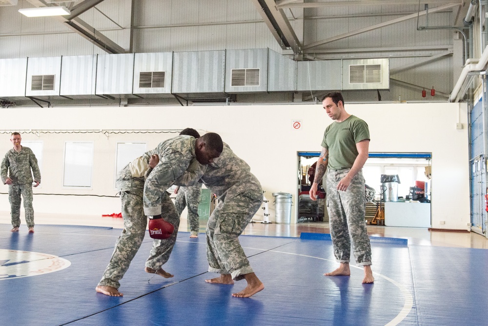 Clinch Drill Basic Combatives Level I, option 3