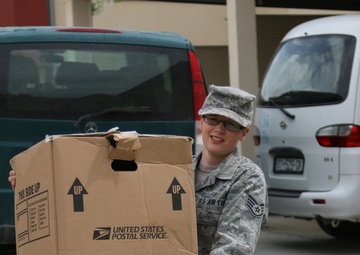 Soldiers in Kosovo donate to children