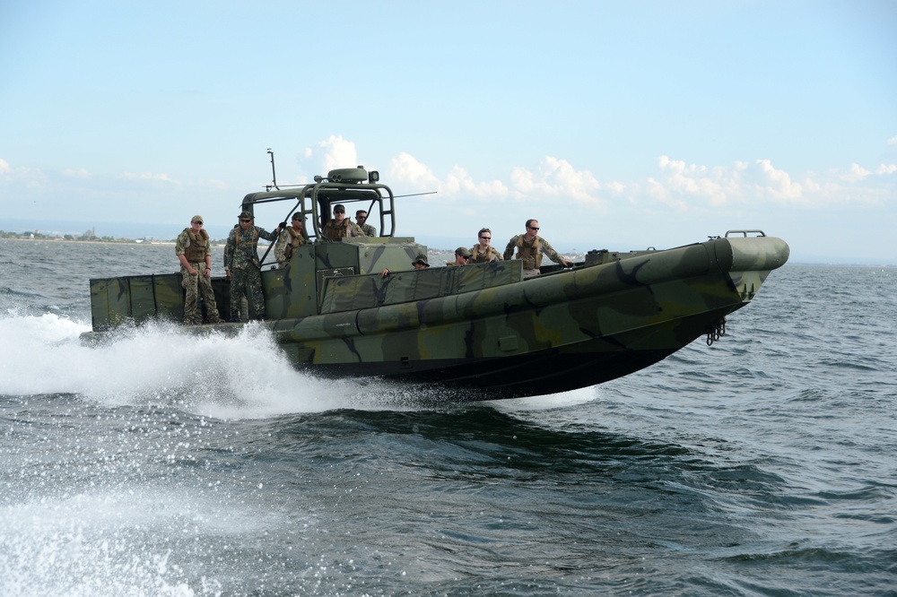 DVIDS - Images - CRS-3 trains with Philippine Marines during Balikatan ...