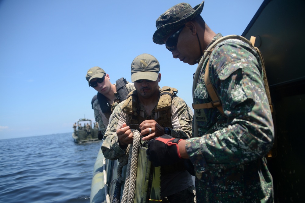 Dvids - Images - Crs-3 Trains With Philippine Marines During Balikatan 