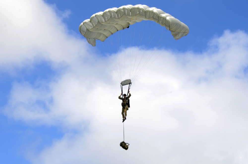 EODMU 5 conducts freefall parachute training
