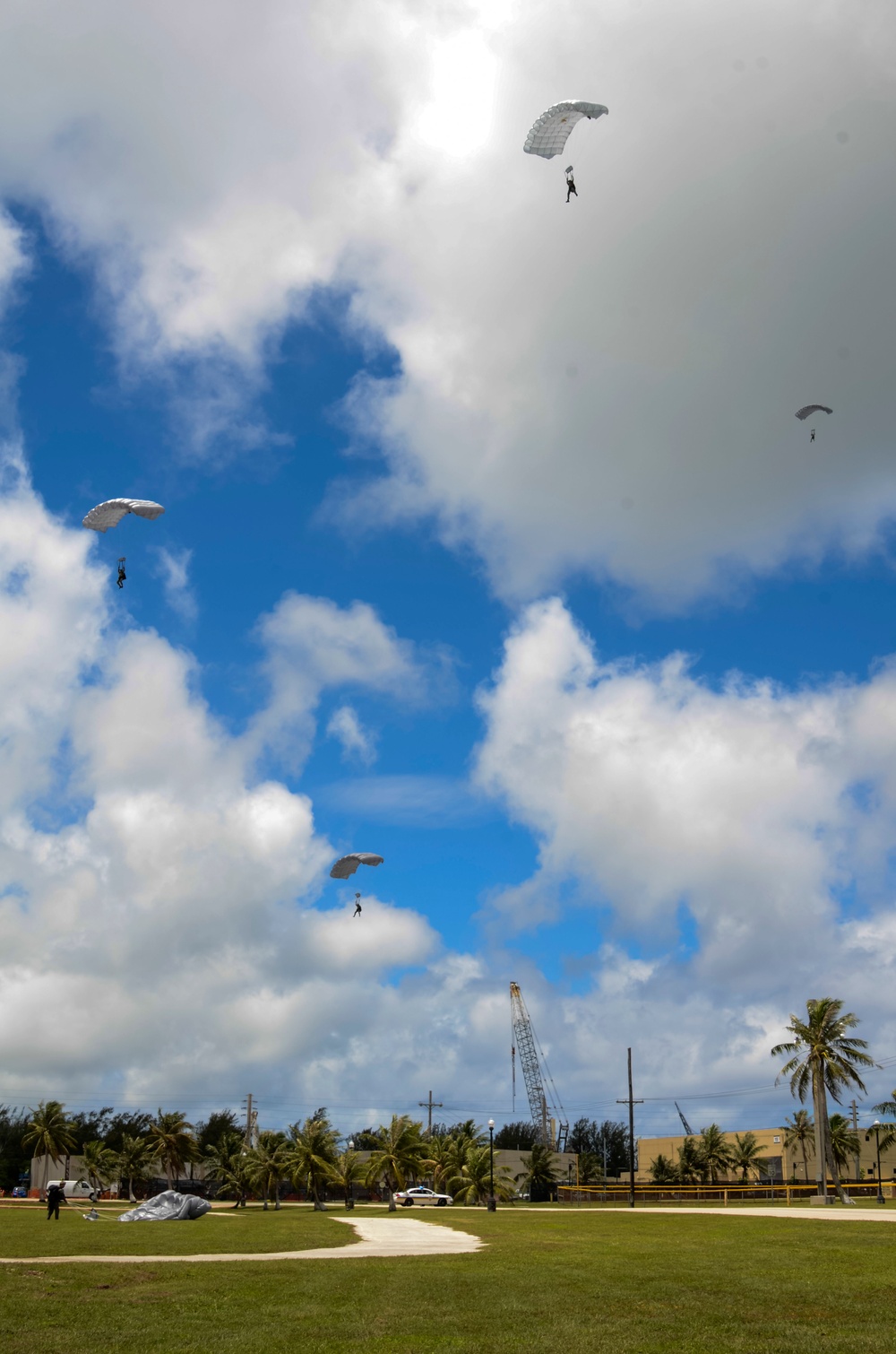 EODMU 5 conducts freefall parachute training
