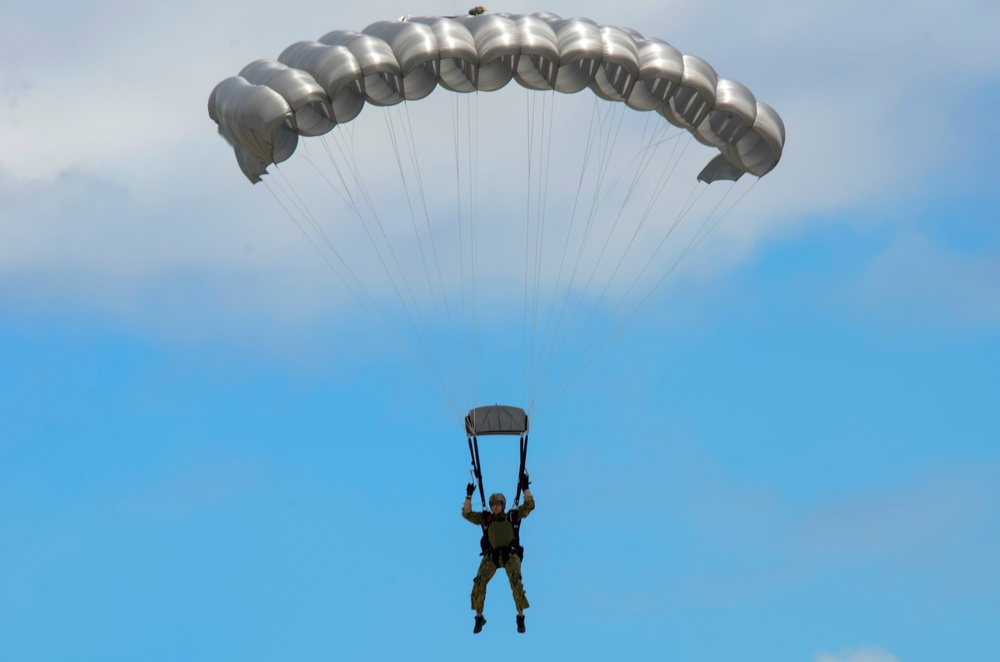 EODMU 5 conducts freefall parachute training
