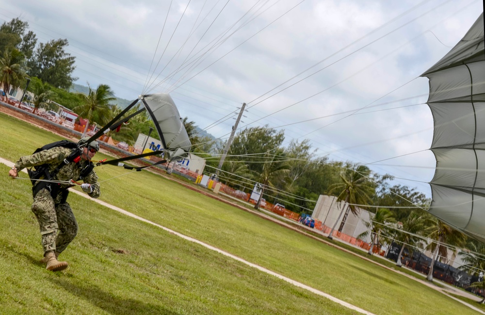 EODMU 5 conducts freefall parachute training