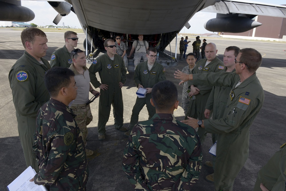 PAF, USAF jump into parachute training