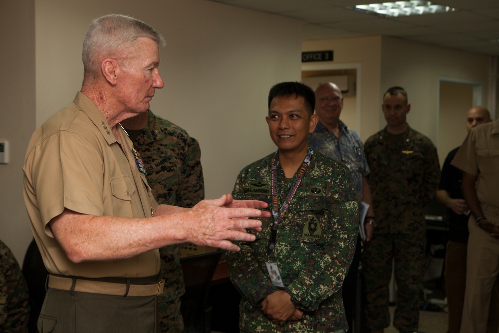 Lt. Gen. Toolan visits joint operation center